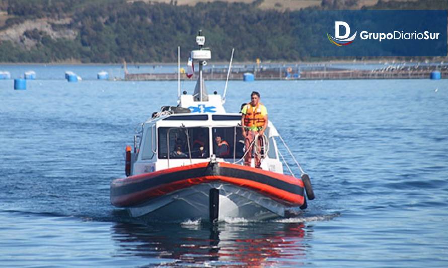 Castro: Ambulancia marítima realizó traslado médico de menor de isla Chelín
