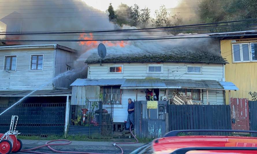 Incendio destruyó casa habitación de 100 años de antigüedad 