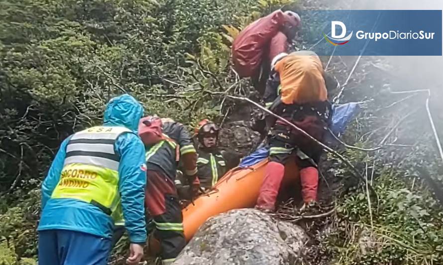 Rescatan a turista accidentada en Volcán Calbuco