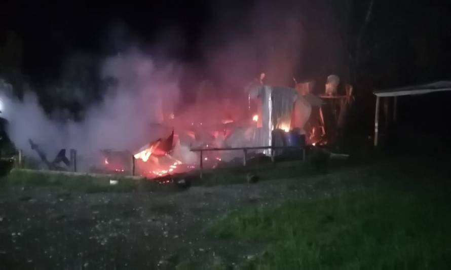 Sólo escombros quedaron del incendio