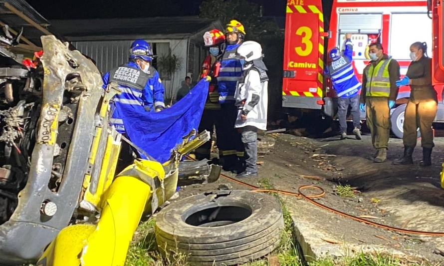 Destruido resultó el camión y un inmueble
