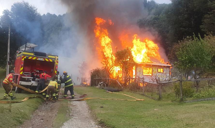 Incendio destruyó una vivienda en sector rural en la comuna de Futaleufú 
