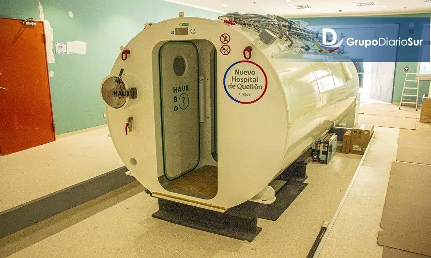 Expertos visitan instalaciones de la cámara hiperbárica en el Nuevo Hospital de Quellón
