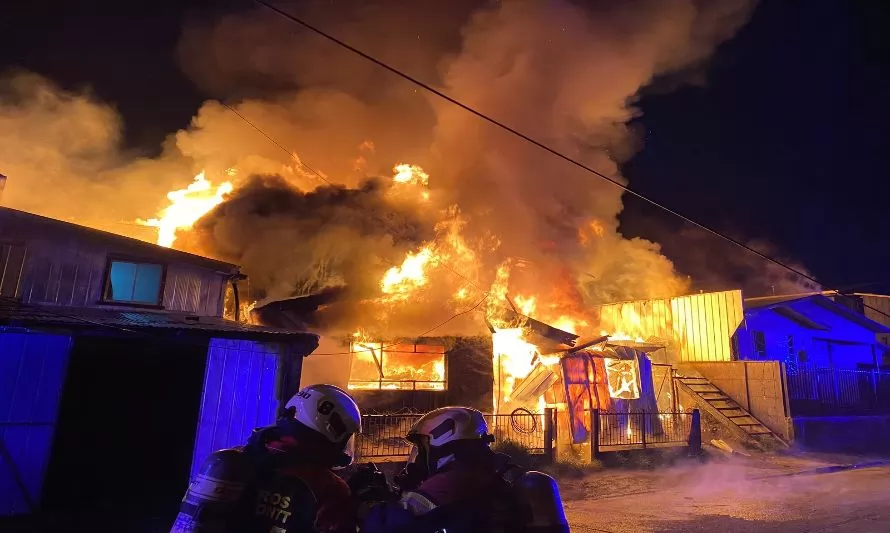 Incendio destruyó al menos seis viviendas en sector Techo Para Todos