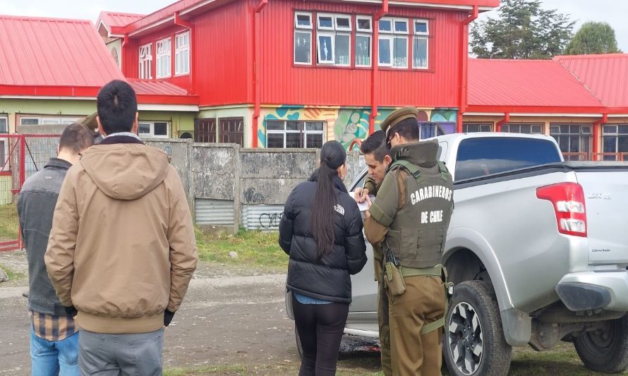 En exterior de la Escuela Cayenel un carabinero debió disparar en 3 ocasiones