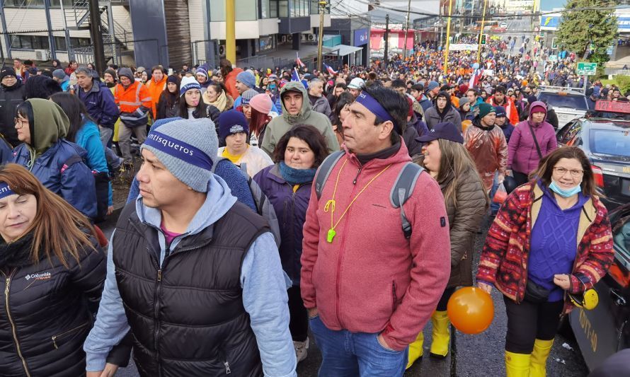 Inédita marcha de la industria del salmón contra la ley SBAP