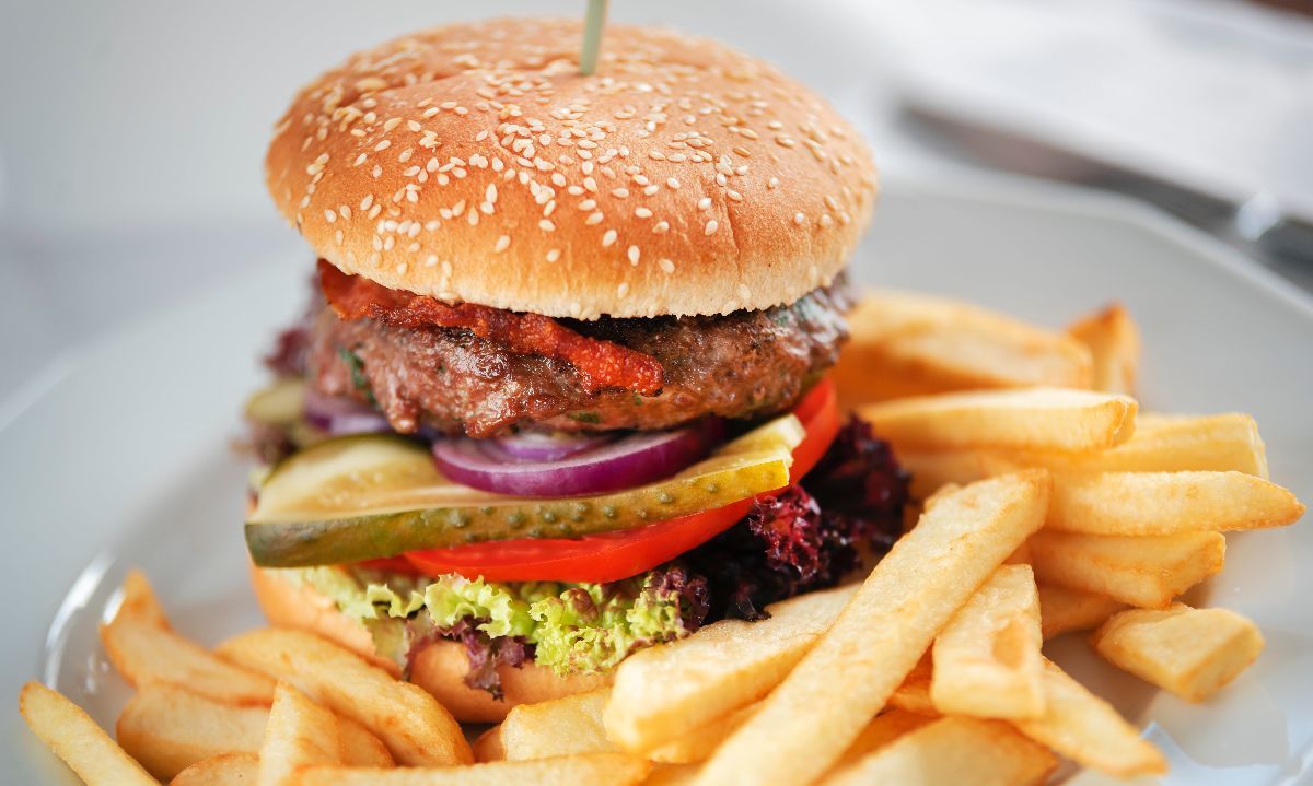 No solo el alcohol, la comida rápida también puede provocar cirrosis hepática
