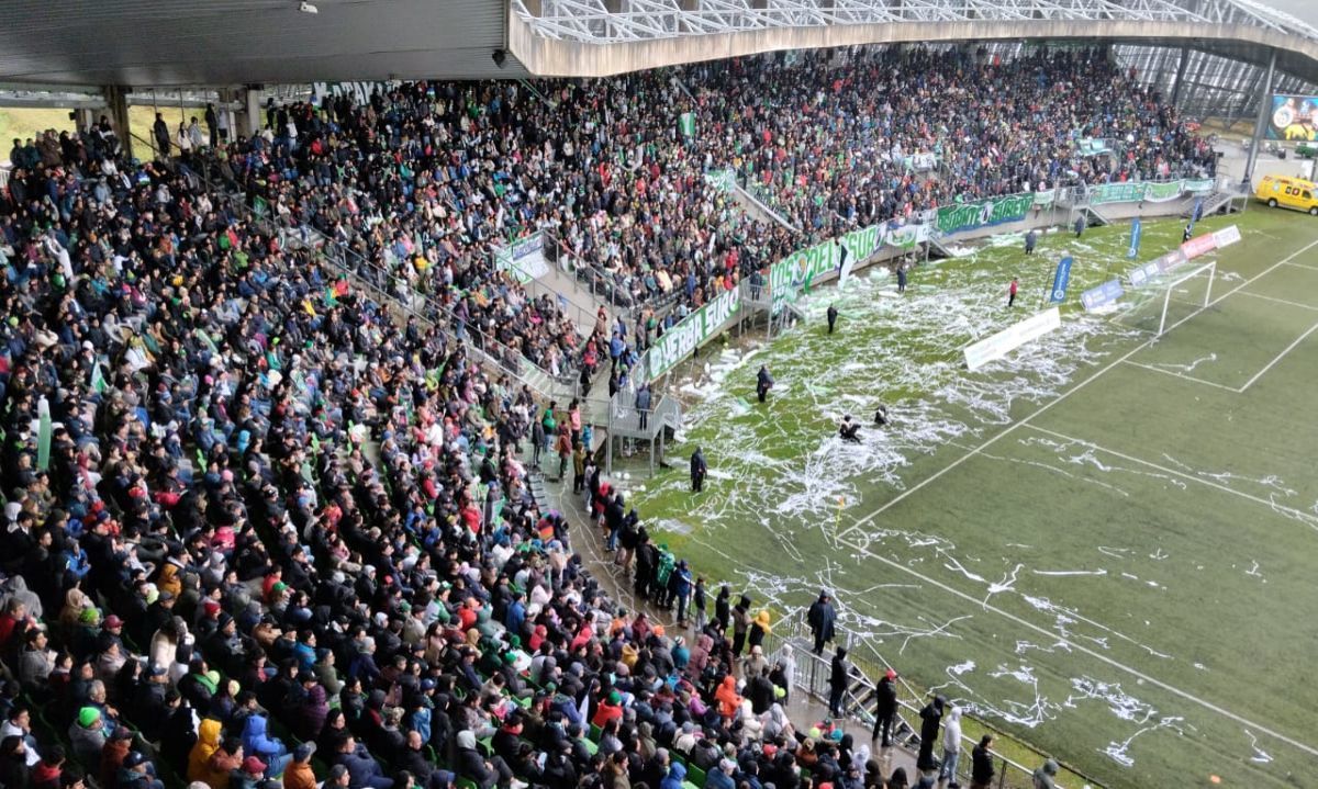 Puerto Montt vivió una fiesta del fútbol. A estadio lleno ganó el clásico