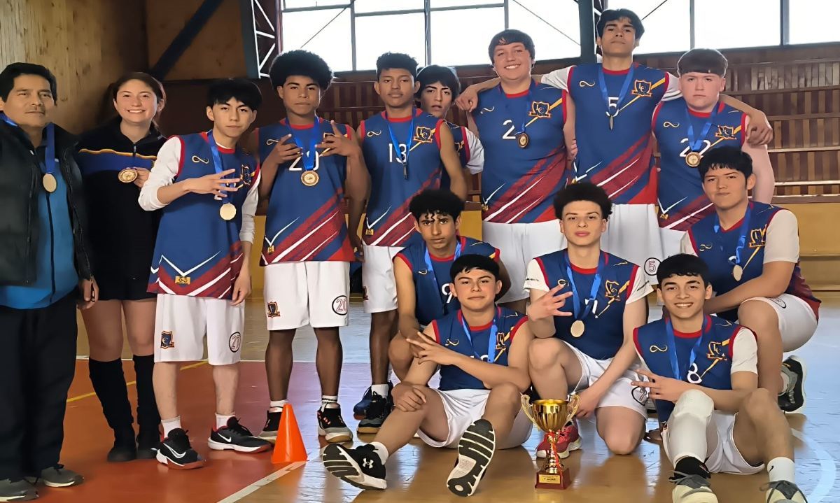 El equipo ganador del Liceo Comercial Miramar