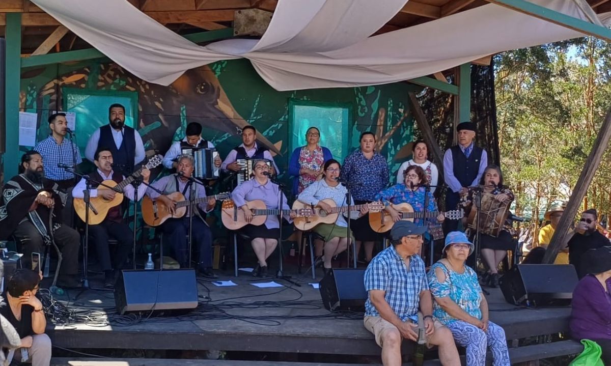 Conjunto Folclórico Senda Chilota recibe el Premio Chiloé de Extensión Cultural 2025