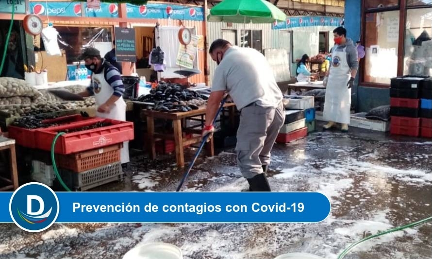 Continúa limpieza y sanitización de ferias Rahue y Pedro Aguirre Cerda 