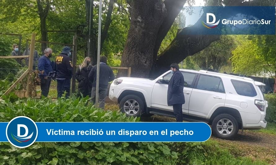 Avanza investigación del asesinato de un hombre en su auto y frente a su esposa  